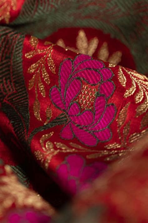 How Is A Pure Zari Silk Saree Made? | VOGUE India | Vogue India