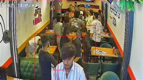 प्रेमी संग कैफे में बैठी थी बहन, भाई ने देखा तो मचा बवाल – सरेआम हुई ...