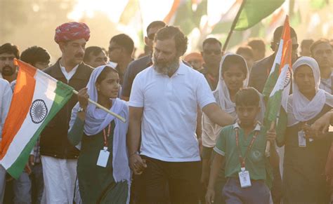 Rahul Gandhi resumes Bharat Jodo Yatra in Agar Malwa on last day of ...