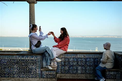 The Craft of Making Portuguese Azulejo Tiles - The New York Times