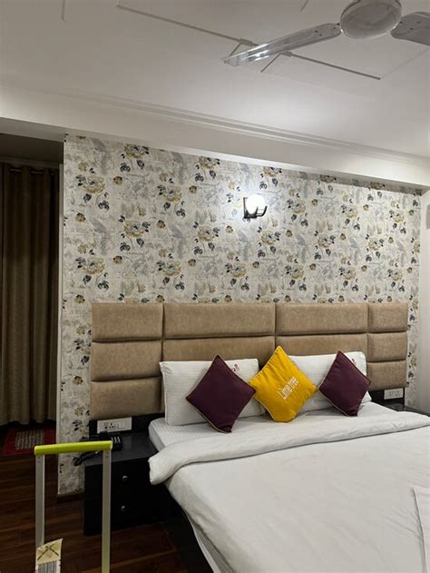 LIME TREE HOTEL PULKIT GOLF COURSE ROAD GURGAON (Gurugram (Gurgaon ...