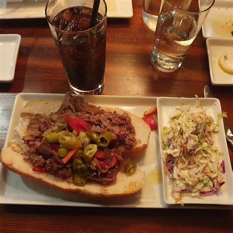 MILT'S BBQ FOR THE PERPLEXED, Chicago - Lake View East - Restaurant ...