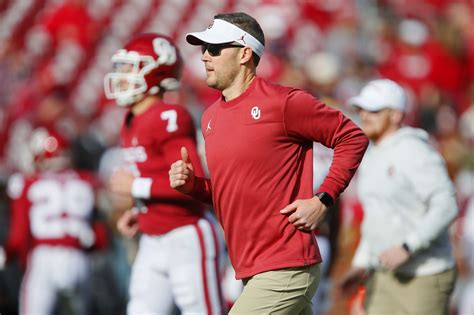 Oklahoma message boards still blaming Lincoln Riley for disastrous start