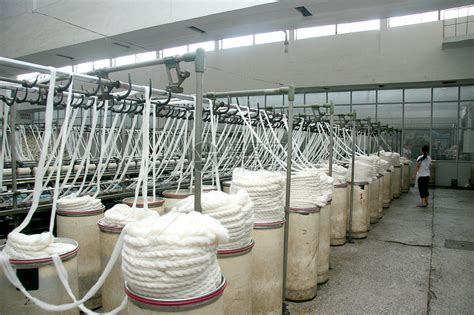 现代纺织厂纺纱高清图片下载-正版图片501171068-摄图网