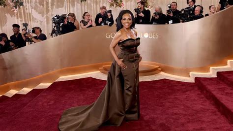 Golden Globes 2026 just went full Met Gala with those dramatic steps ...