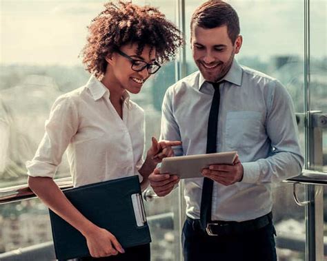 Read this before starting an office romance! | Femina.in