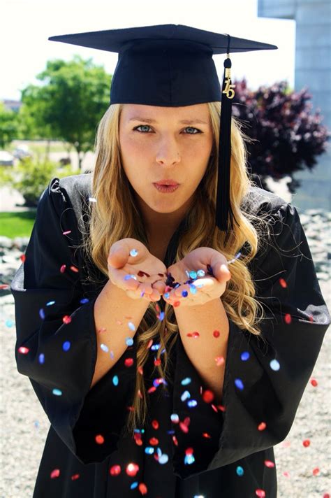 Graduation Portrait 的图像结果