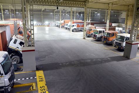 Daimler India CV’s 100-vehicle service bay facility opens in Dharuhera ...