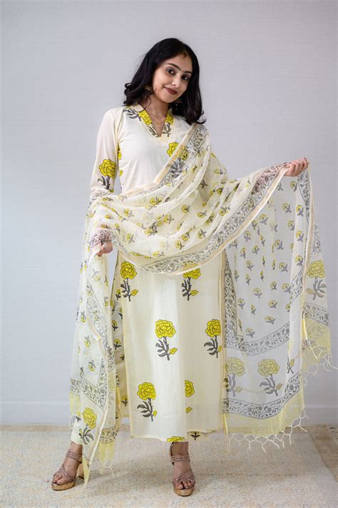 Set of 2- Jamanthi on Cream Sanganeri Straight Kurta and Pants- Lobha ...