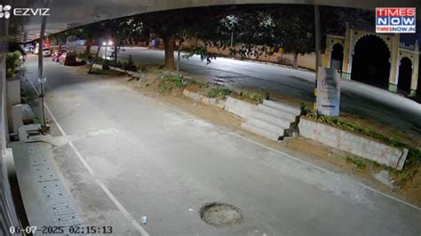Suzuki Hayabusa Bike Accident in Mysuru Kills Biker And Zomato Delivery ...