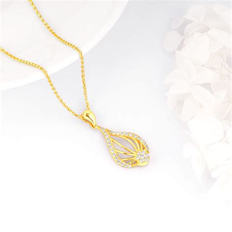 Golden Glint Pendant With Link Chain – GIVA Jewellery
