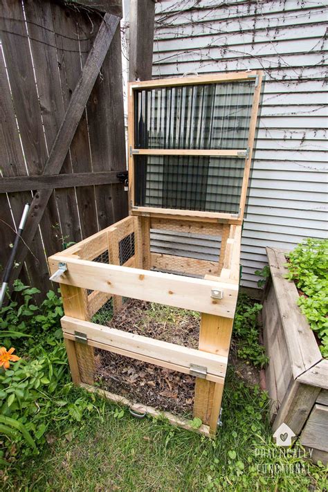 How to Build a Compost Bin Using Pallets 的图像结果