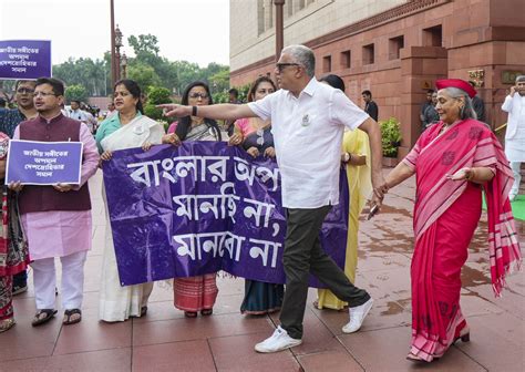 Opposition holds 'T-shirt protest' against SIR, 'vote chori' in ...