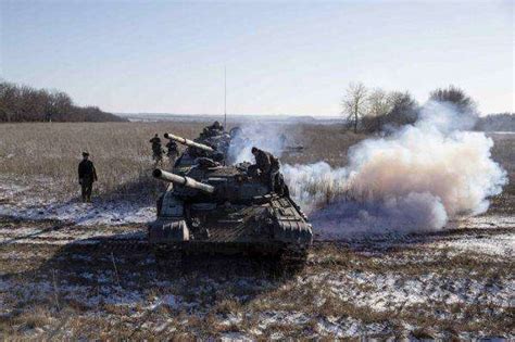 俄罗斯当年将乌克兰打得多惨？乌军集结400辆坦克依然全部被打垮_凤凰网