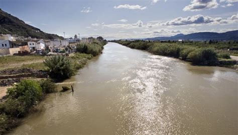 Los pesticidas y la escasez de agua amenazan la biodiversidad del río ...