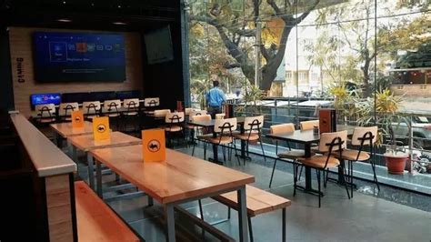 F1 Fans, Walk Into These Pubs & Bars To Watch The Main Sunday Race Live ...