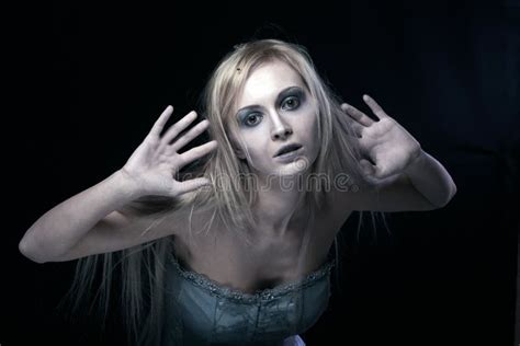 Zombie Ukraine Bride 的图像结果