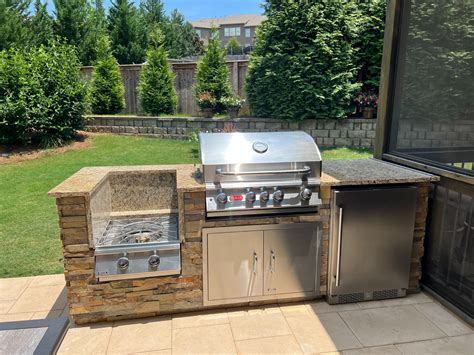Custom Outdoor Kitchen with Built-In Bull Gas Grill | Mad Hatter Services