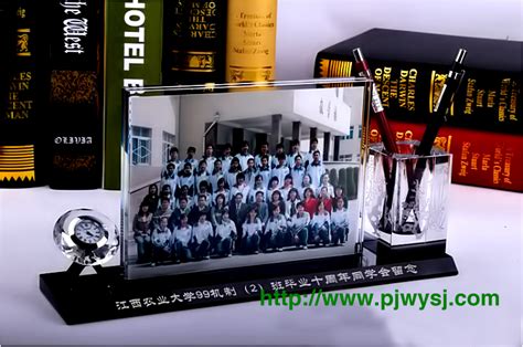 毕业礼物都是什么最新素材