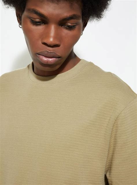 Buy URB_N Men Regular Fit Textured T-shirt Online at just Rs. 399.0 ...