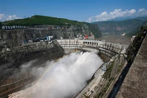 溪洛渡水电站大坝深孔首次过流 --中国水力发电工程学会