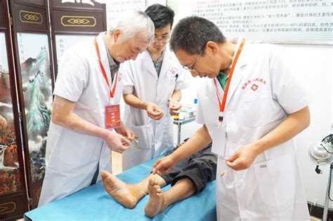 8月21日，中国针灸学会精准扶贫义诊活动走进灵台县人民医院—— 在针灸故里用好针灸-健康养生-国医小镇