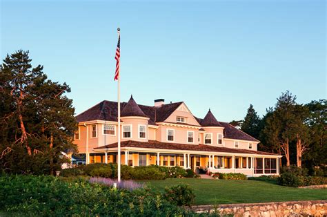 Cape Cod House: Everything You Need to Know | Architectural Digest