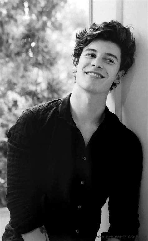 Shawn Mendes Height, Weight, Wiki, Age, Family Biography | Shawn, Shawn ...