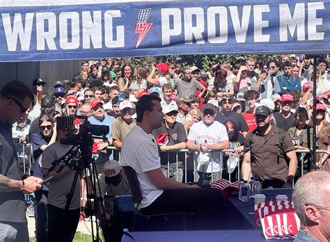 Opinie: De moord op Charlie Kirk werd een meme: van kogel tot content ...