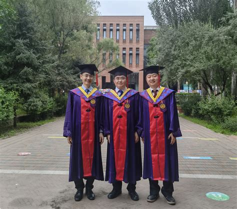 清华大学2021年毕业礼物！新版学位服亮相 - MBAChina网