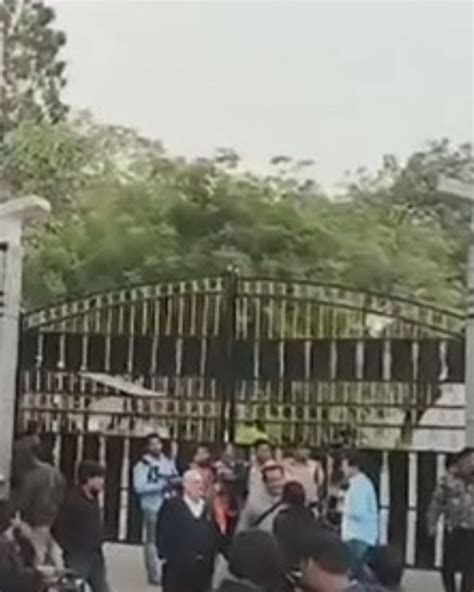 Allu Arjun surprisingly went to Geeta arts after releasing from ...