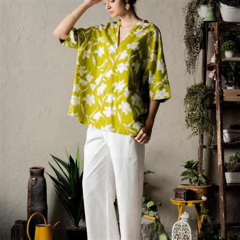 Pergola Charm Coord Set with Lime Green Top and White Pants – Canoopi