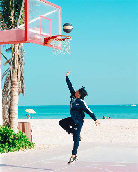 People Playing Sports 的图像结果