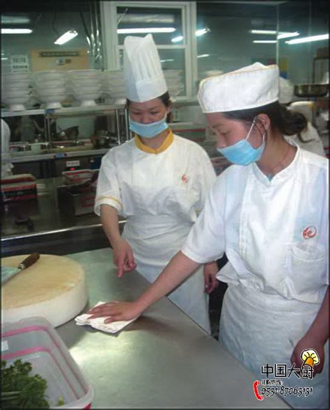厨师在炒菜高清图片下载_红动中国