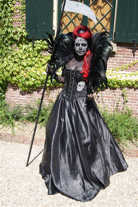 Female Grim Reaper (i guess) Castlefest 8/4/2013 Lisse, Holland ...