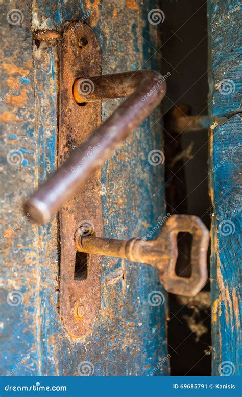 How to Open a Rusty Lock 的图像结果