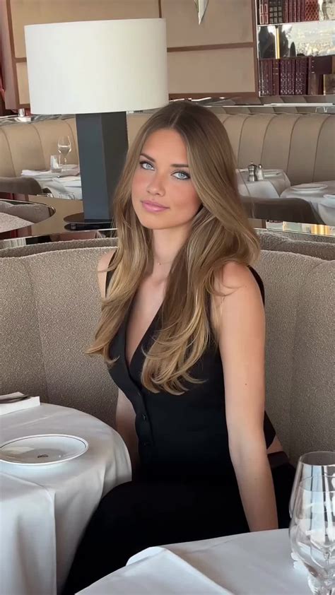 Aurora Belova (@aurorabelovaa) - Urlebird