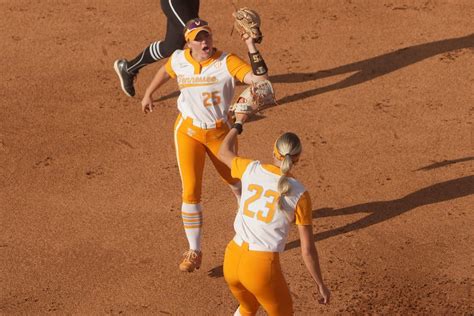 Outstanding photos of the elite Tennessee Volunteers softball team