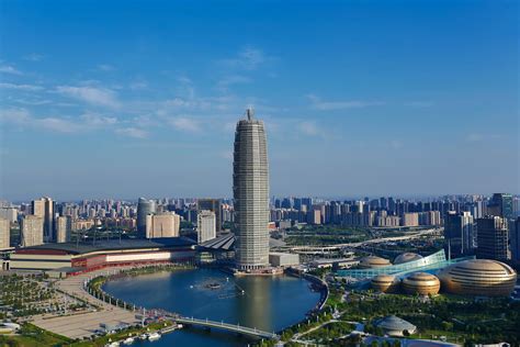 33万方！郑州“国际文化交流中心”迎来钢结构首吊