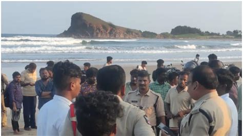 Anakapalli: పూడిమడక బీచ్ ఘటనలో ఆరుగురు మృతి.. విషాదంలో తల్లిదండ్రులు ...