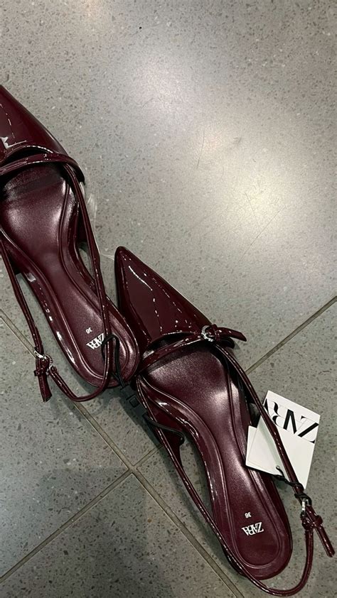 Pin de Emie Reichert em Kitten Heels em 2025 | Sapatos elegantes ...