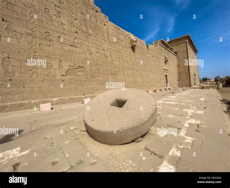 Temple hathor dendera egypt hi-res stock photography and images - Alamy