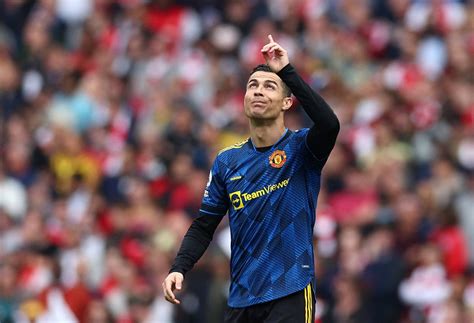 Arsenal and Man Utd fans pay tribute to Cristiano Ronaldo after death ...