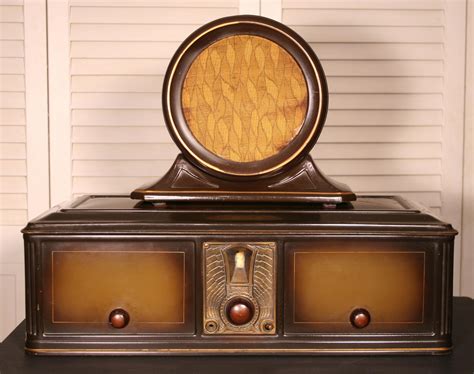 Philco Model 511 "Coffin" Radio with Model 211 Loud Speaker