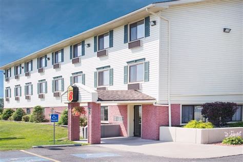 SUPER 8 BY WYNDHAM MASSENA NY - Motel Reviews, Photos, Rate Comparison ...