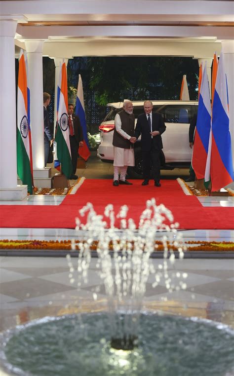 Handshake, hugs, carpool: Pictures capture PM Modi-Putin bonhomie in ...