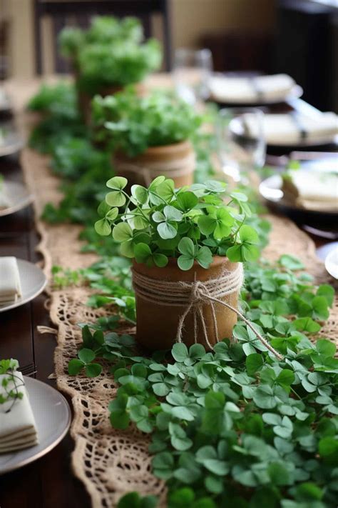 St. Patrick’s Day Table Decor: 40+ Simple, Elegant, Festive Ideas