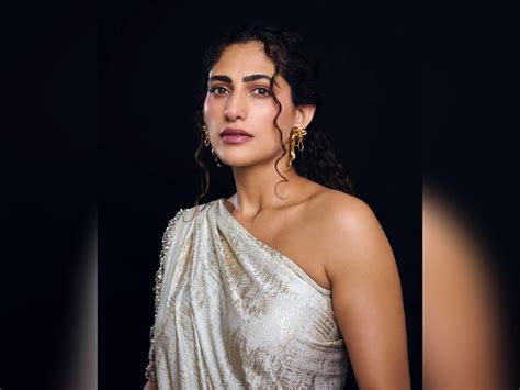 Kubbra Sait recollects quitting MNC job for her Bollywood calling