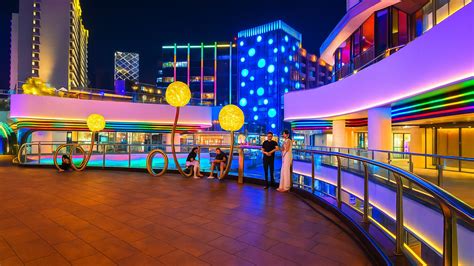 Amazing Mall in China Features a Massive Indoor Canal