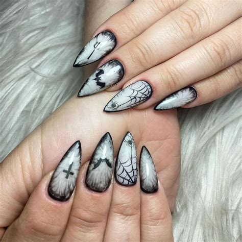 29 Stunning Almond-Shaped Halloween Nails You'll Fall in Love With ...